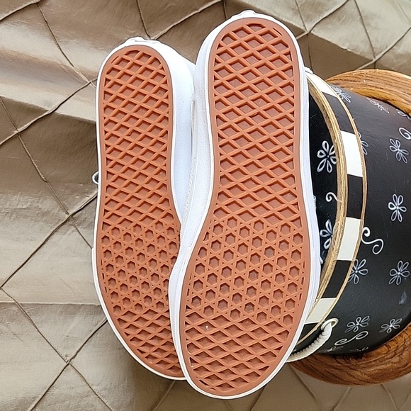 VGUC- Vans ‘Custom’ Suede/Sherpa Old Skool Unisex Sneaker - Picture 10 of 11